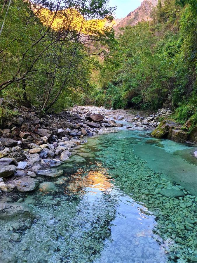 Incantevole Casa Sul Fiume, Relax E Natura Ai Piedi Della Alpi Apuane Масса Экстерьер фото